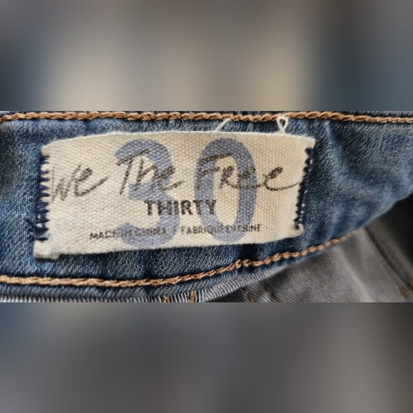 We The Free Wide Legged Raw Hem Jeans Size 30 - Picture 5 of 6